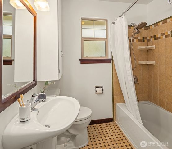 757 N 65th Street, Seattle, WA 98103