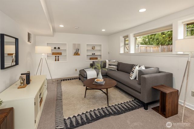 757 N 65th Street, Seattle, WA 98103