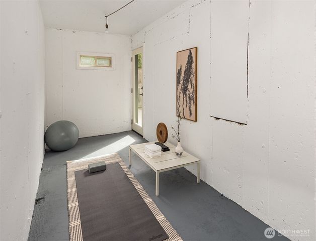 757 N 65th Street, Seattle, WA 98103