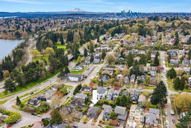 757 N 65th Street, Seattle, WA 98103