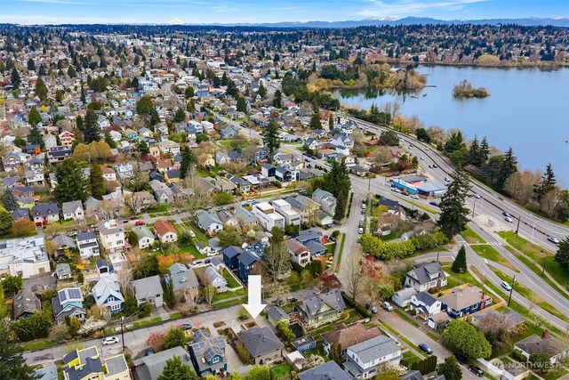 757 N 65th Street, Seattle, WA 98103