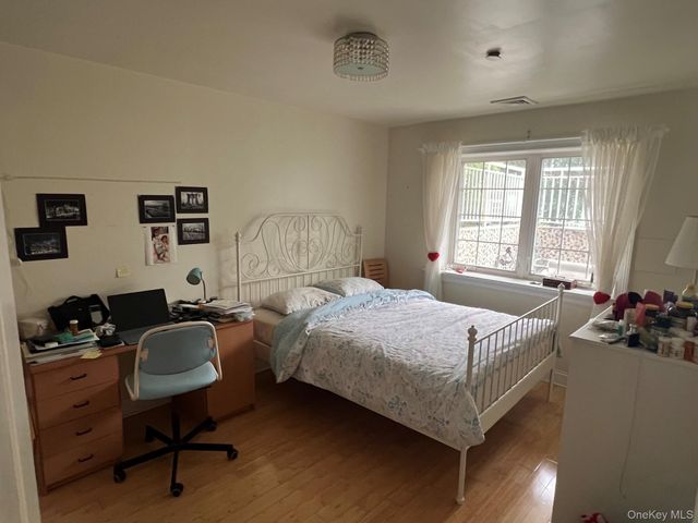3-06 Soundview Lane, College Point, NY 11356