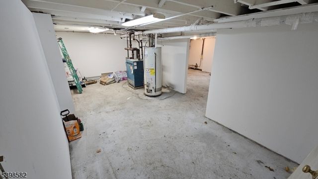 5 Jefferson St, Newton Town, NJ 07860