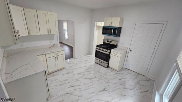 5 Jefferson St, Newton Town, NJ 07860