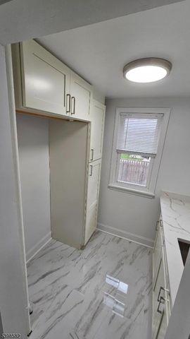 5 Jefferson St, Newton Town, NJ 07860