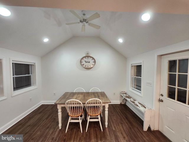 51 BUNTING LN, Aston, PA 19014