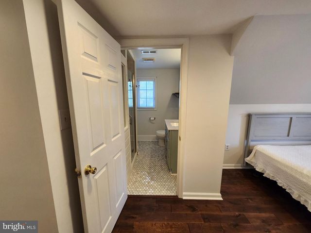 51 BUNTING LN, Aston, PA 19014