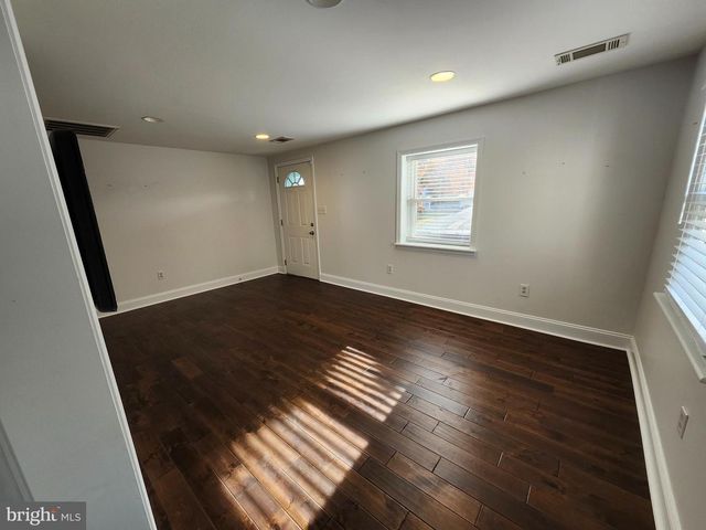 51 BUNTING LN, Aston, PA 19014