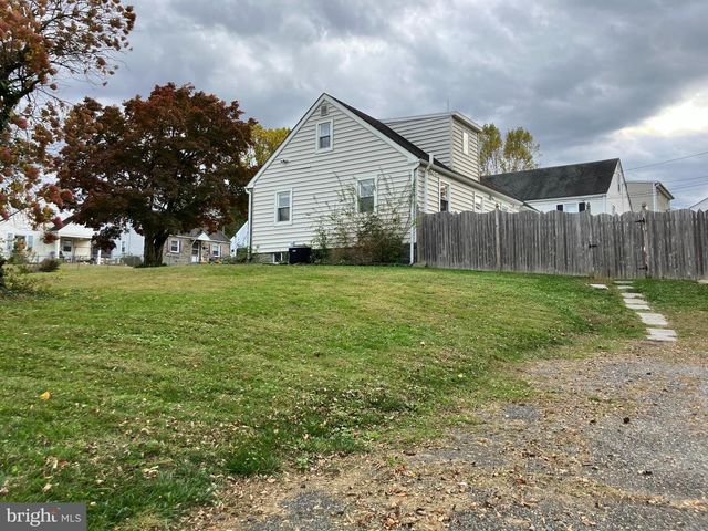 51 BUNTING LN, Aston, PA 19014