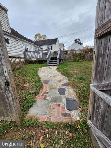 51 BUNTING LN, Aston, PA 19014