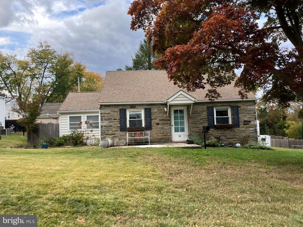 51 BUNTING LN, Aston, PA 19014