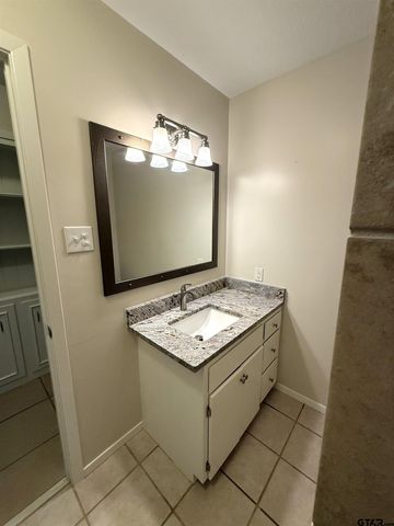 13675 Maple Dr., Tyler, TX 75709