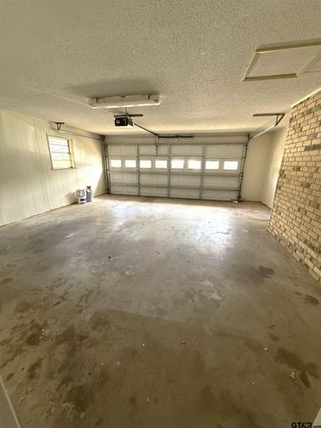 13675 Maple Dr., Tyler, TX 75709