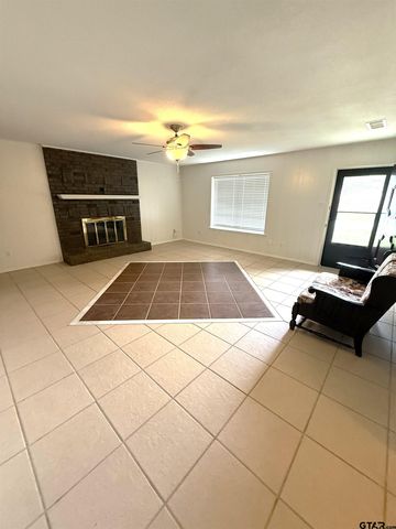 13675 Maple Dr., Tyler, TX 75709