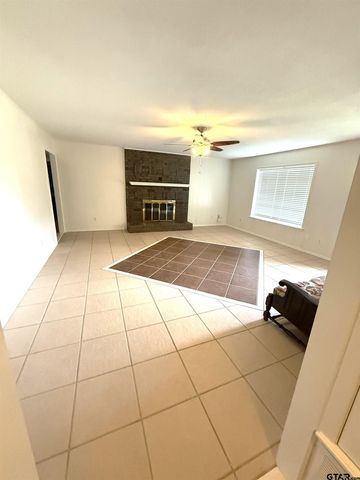 13675 Maple Dr., Tyler, TX 75709