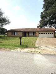13675 Maple Dr., Tyler, TX 75709