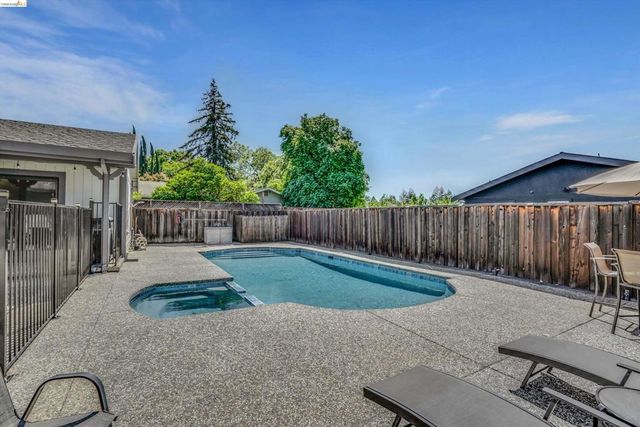 3622 Delancey Ln, Concord, CA 94519