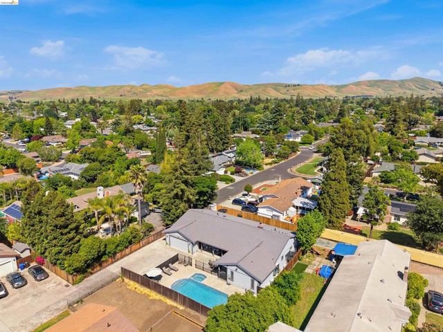 3622 Delancey Ln, Concord, CA 94519