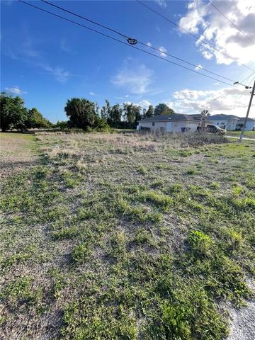 124 Preston ST, Lehigh Acres, FL 33974