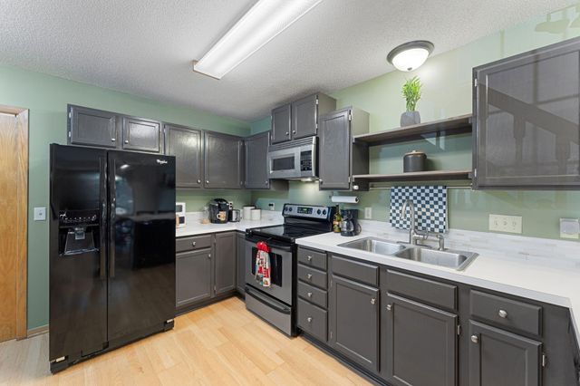 8438 Copperfield Way 78, Inver Grove Heights, MN 55076