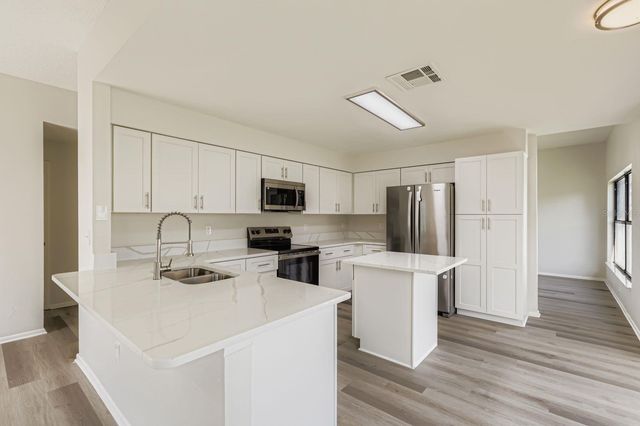 8601 FLOWING BROOK COURT, Tampa, FL 33635