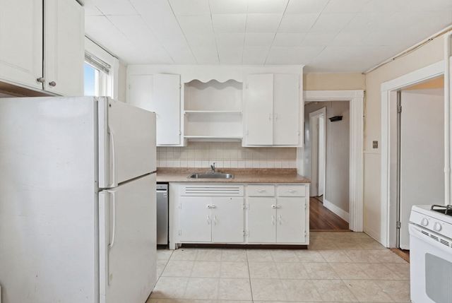 7 Nichols Ave, Watertown, MA 02472