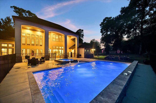 1030 Trailwood Estates Drive, Magnolia, TX 77354