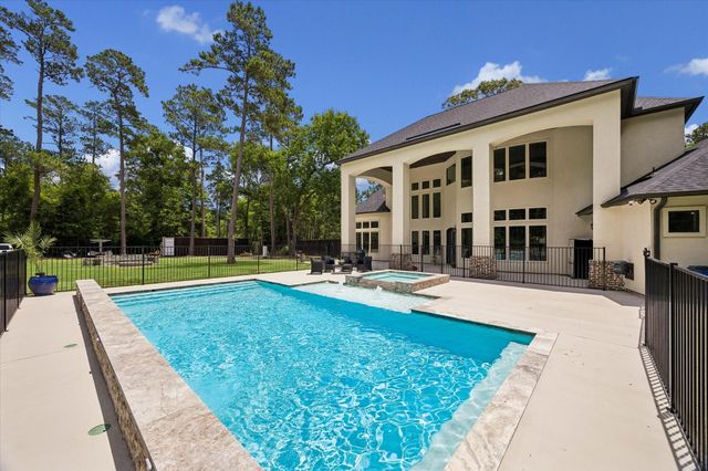 1030 Trailwood Estates Drive, Magnolia, TX 77354