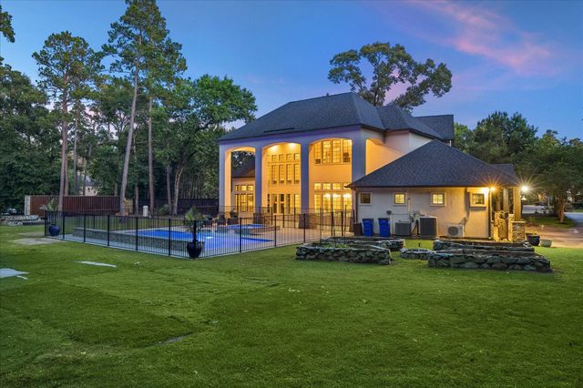 1030 Trailwood Estates Drive, Magnolia, TX 77354