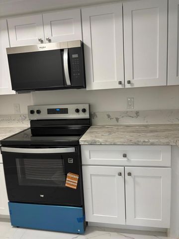 18840 NW 57th Ave 301, Hialeah, FL 33015