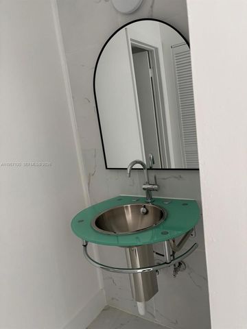 18840 NW 57th Ave 301, Hialeah, FL 33015