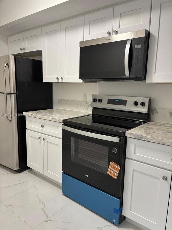 18840 NW 57th Ave 301, Hialeah, FL 33015