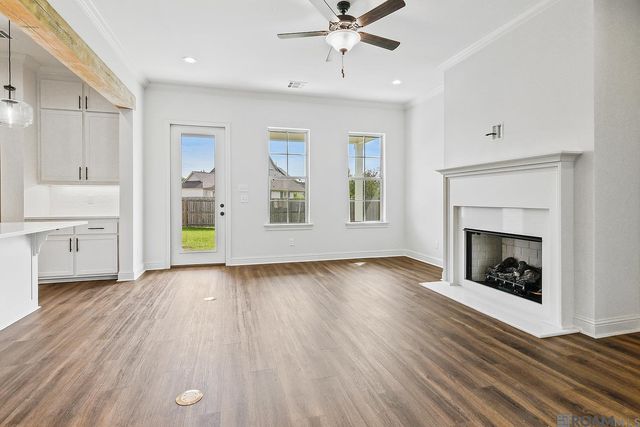 10492 Highpoint Dr, Denham Springs, LA 70706