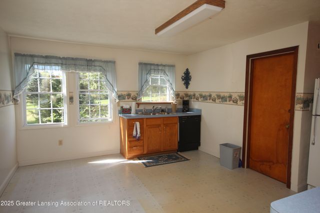 1694 W Solon Road, Dewitt, MI 48820