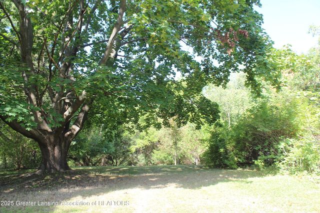 1694 W Solon Road, Dewitt, MI 48820