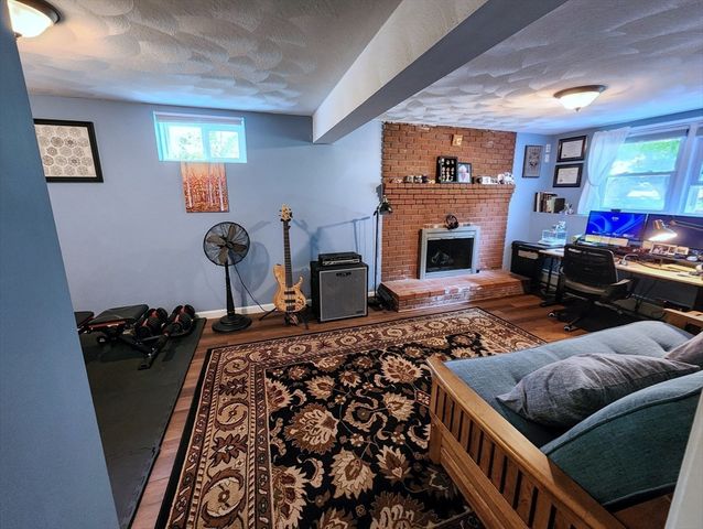 4 Amherst St, Billerica, MA 01862