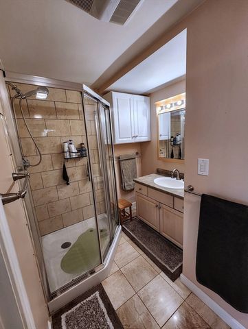 4 Amherst St, Billerica, MA 01862