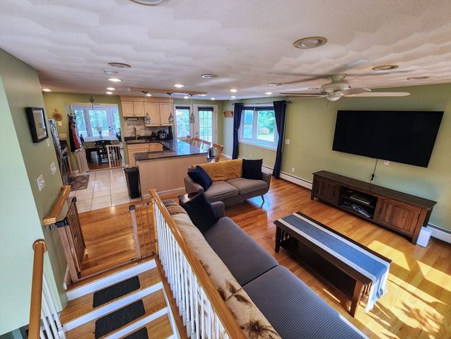 4 Amherst St, Billerica, MA 01862