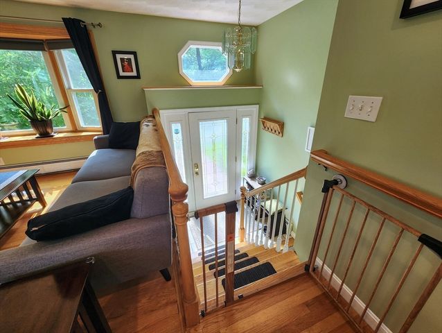 4 Amherst St, Billerica, MA 01862