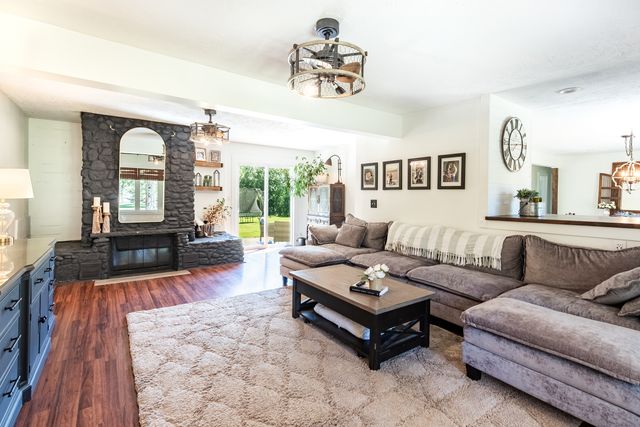 1212 Algonquin Road, Fox River Grove, IL 60021