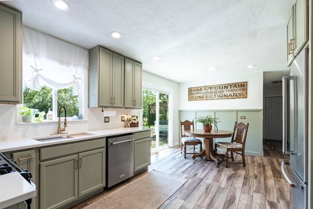 1212 Algonquin Road, Fox River Grove, IL 60021