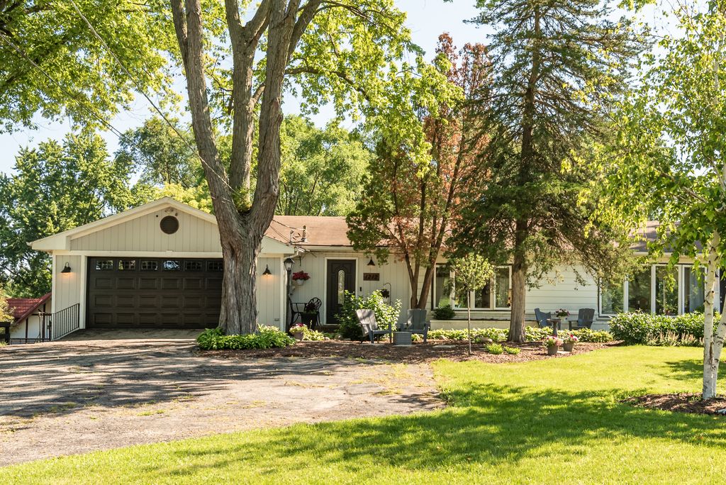 1212 Algonquin Road, Fox River Grove, IL 60021