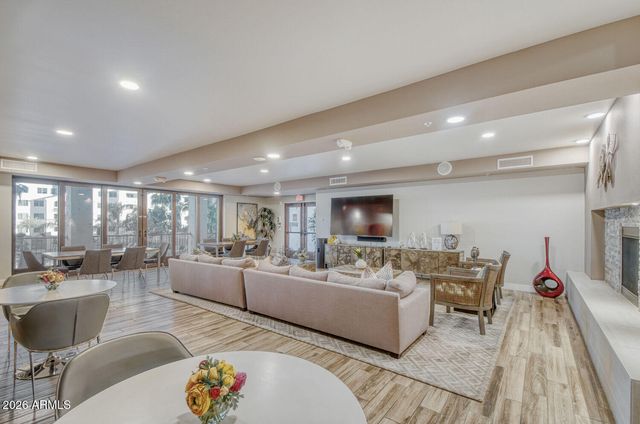 2511 W QUEEN CREEK Road 276, Chandler, AZ 85248