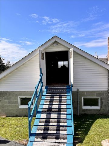 1306 Locust Ave, North Apollo, PA 15673