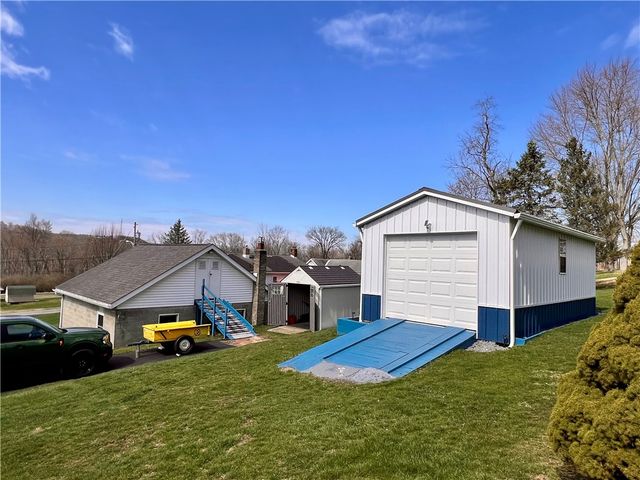 1306 Locust Ave, North Apollo, PA 15673