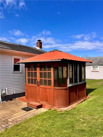 1306 Locust Ave, North Apollo, PA 15673