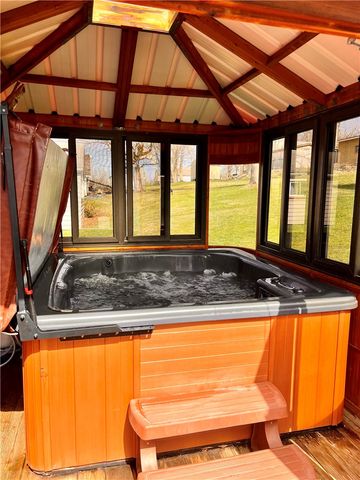 1306 Locust Ave, North Apollo, PA 15673