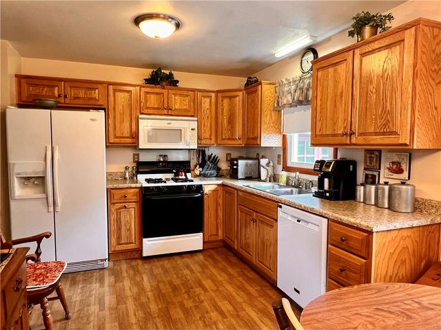 1306 Locust Ave, North Apollo, PA 15673