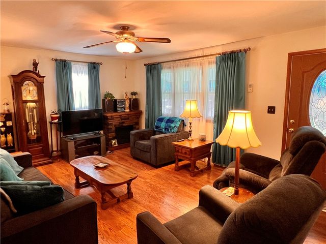 1306 Locust Ave, North Apollo, PA 15673