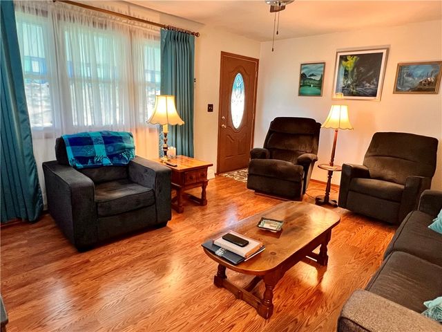 1306 Locust Ave, North Apollo, PA 15673